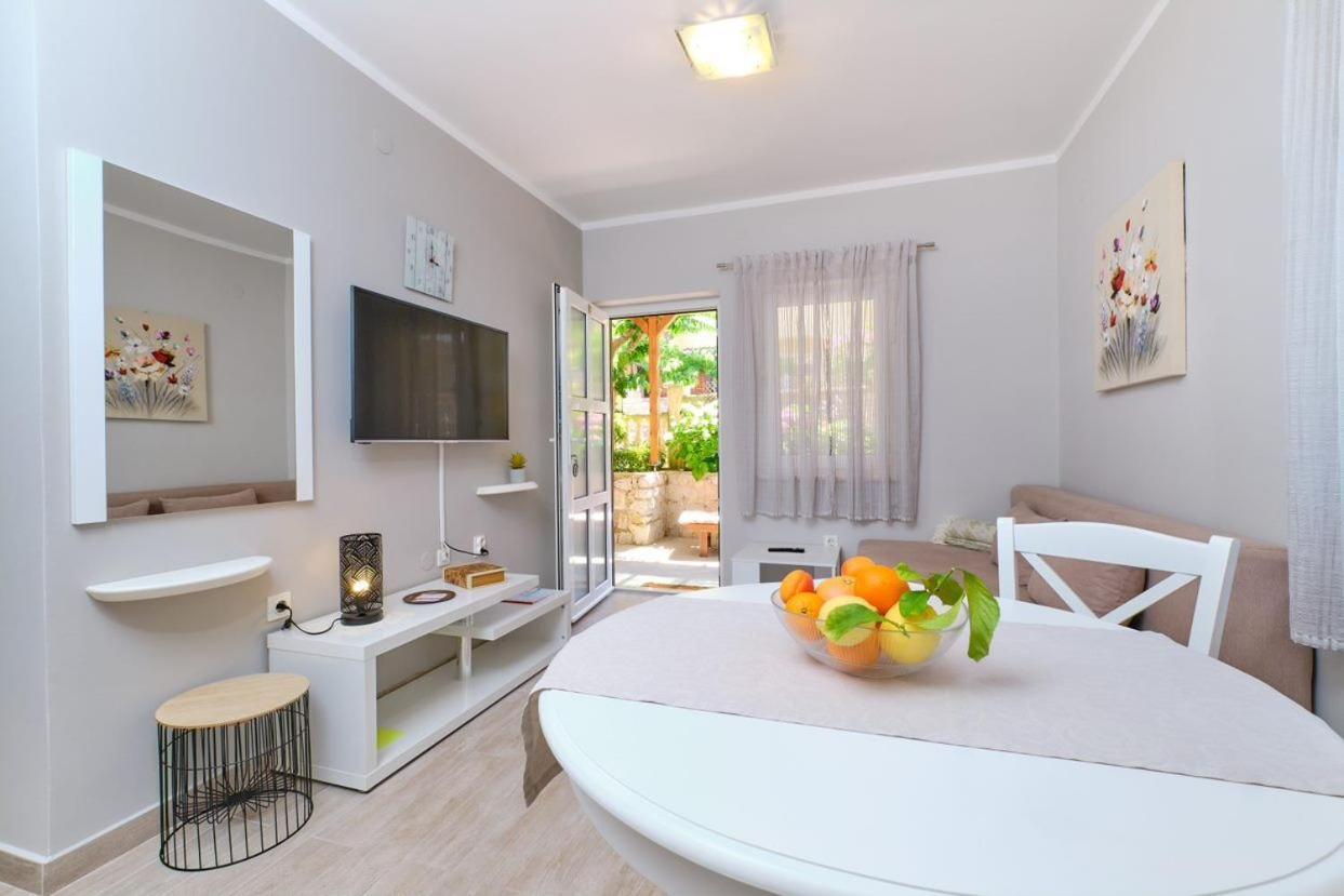Apartments Enna Mali Lošinj Kültér fotó
