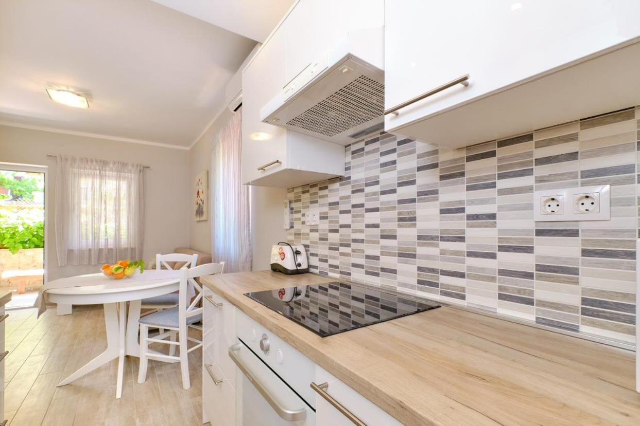 Apartments Enna Mali Lošinj Kültér fotó