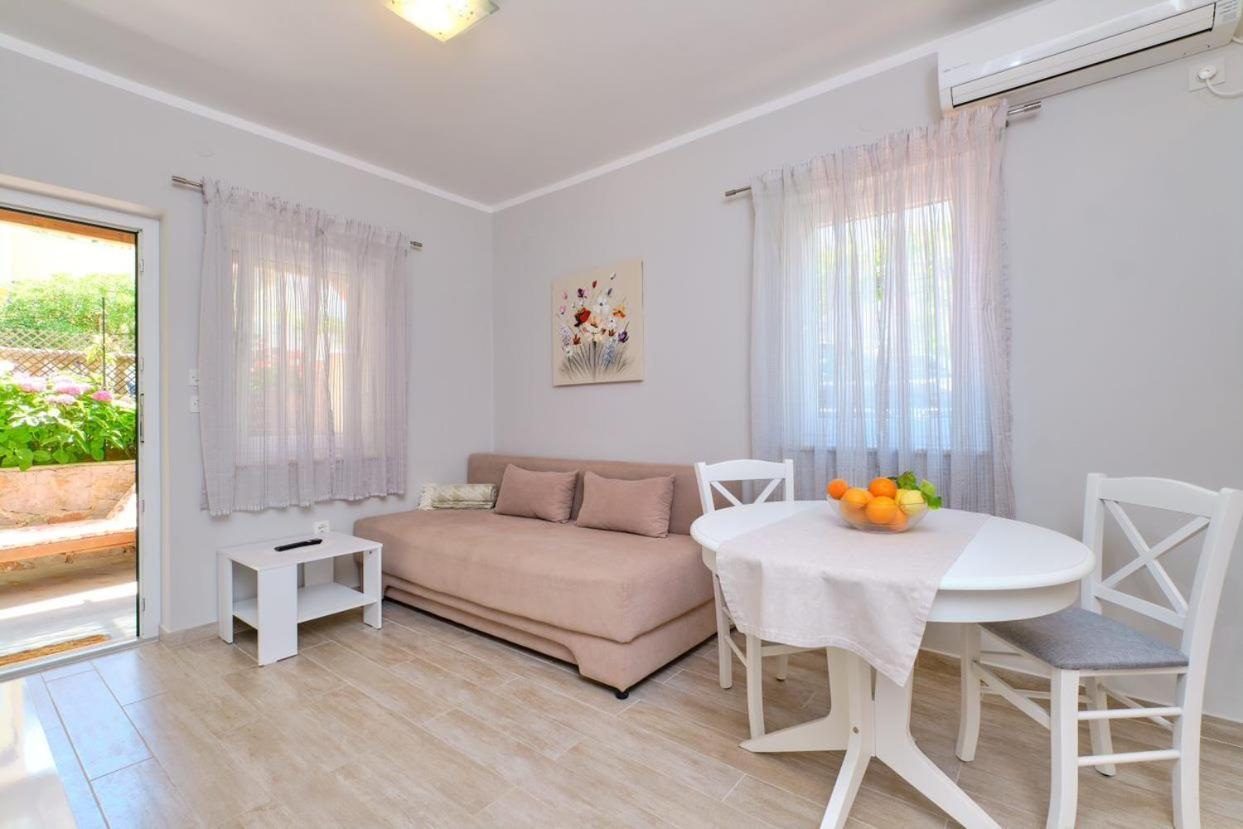 Apartments Enna Mali Lošinj Kültér fotó
