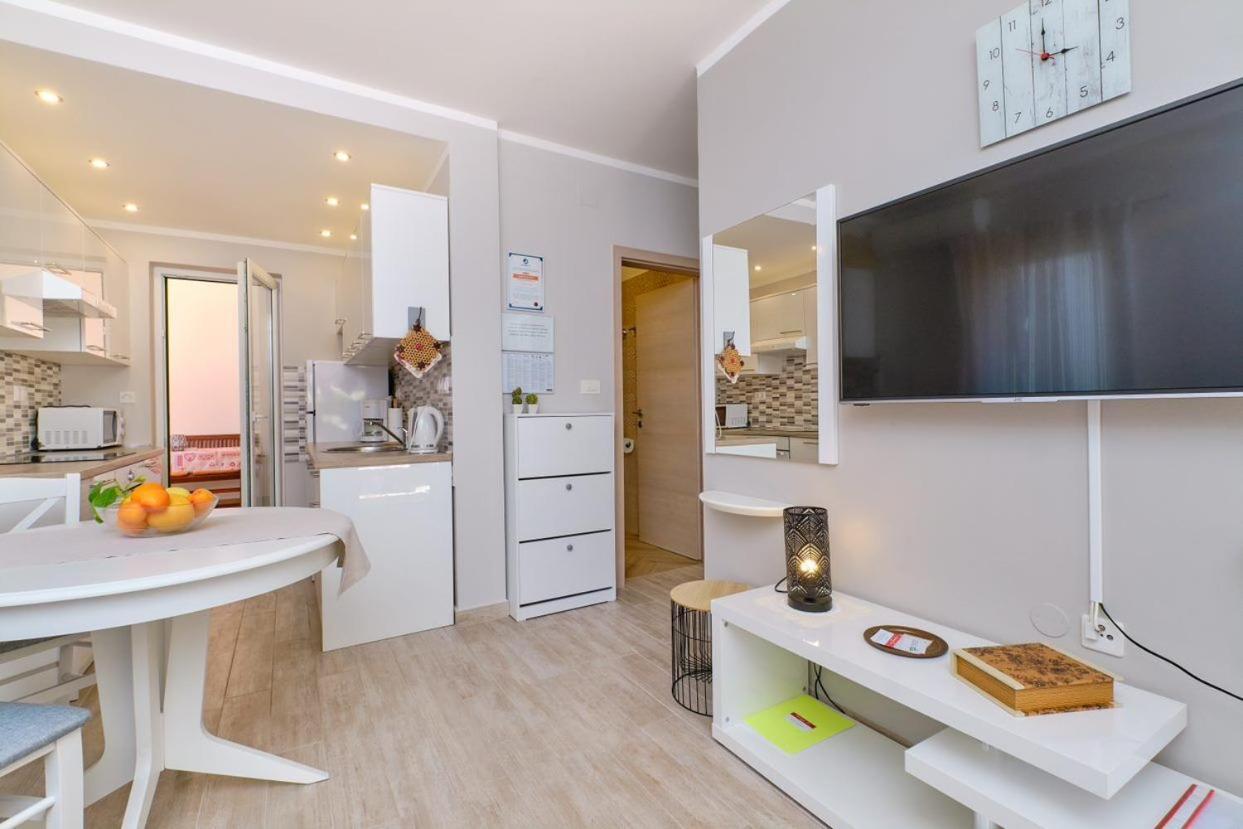 Apartments Enna Mali Lošinj Kültér fotó