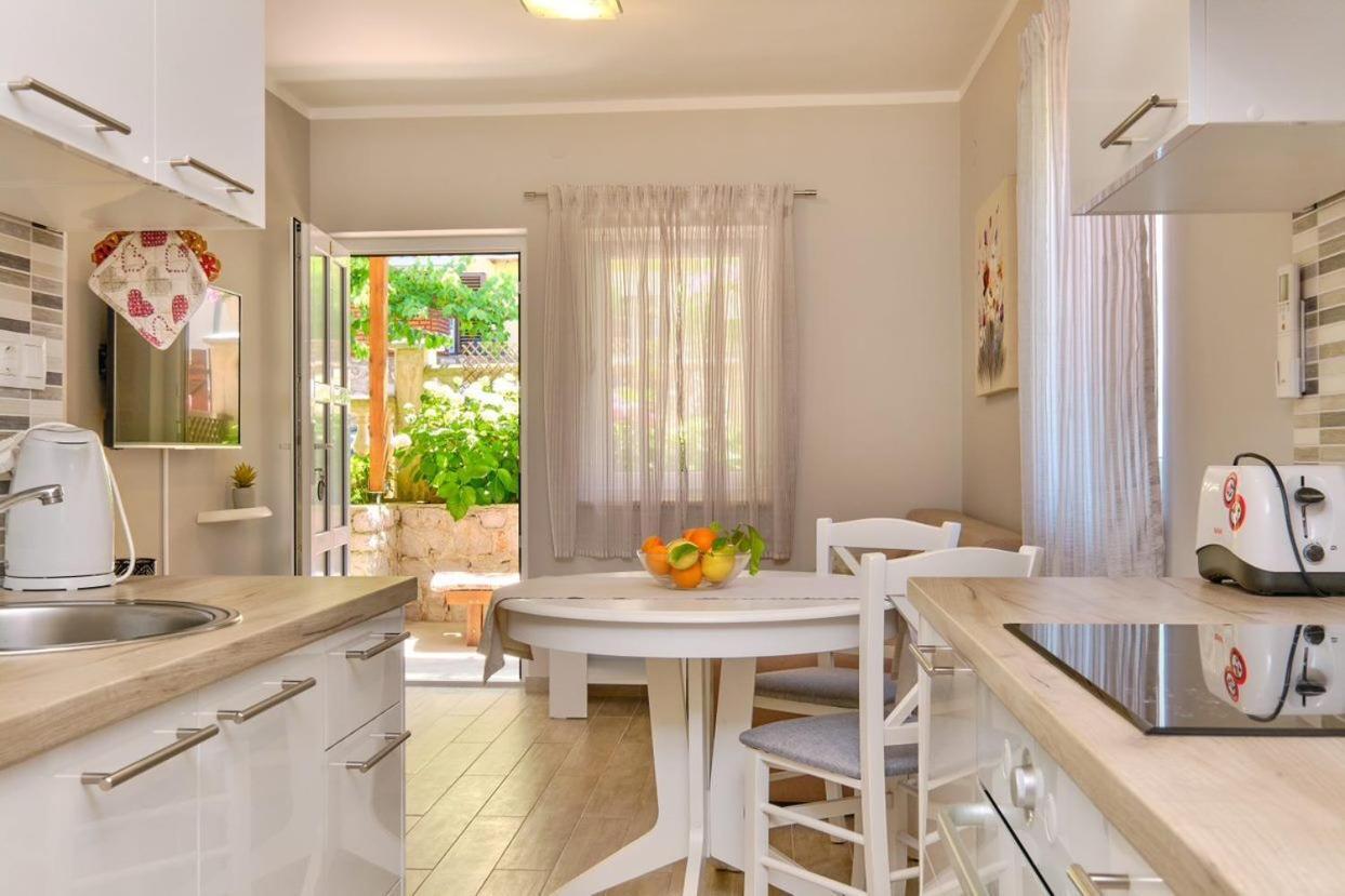 Apartments Enna Mali Lošinj Kültér fotó